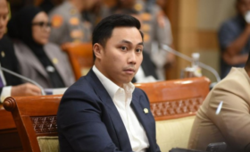 Anggota Komisi III DPR RI, Stevano Rizki Adranacus, memberikan apresiasi terhadap kinerja Jaksa Agung ST Burhanuddin yang aktif mempromosikan prinsip Restorative Justice (RJ) untuk masyarakat kecil. Legislator PDIP tersebut mengusulkan agar Burhanuddin dianugerahi gelar 'Bapak Restorative Justice Indonesia'.